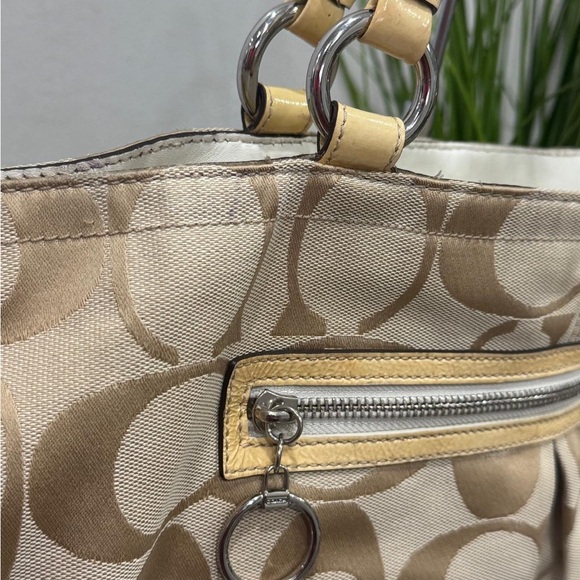 Coach Tan and Cream Shoulder Bag - Picture 7 of 9